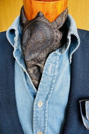 Büste Krwattenschal Tabac-grau