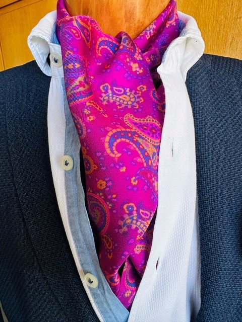 Büste Schalkrawatte Fuchsia